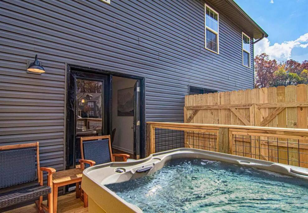 Willow Trace: Family Retreat, Hot Tub, Gaming! Pigeon Forge Eksteriør bilde