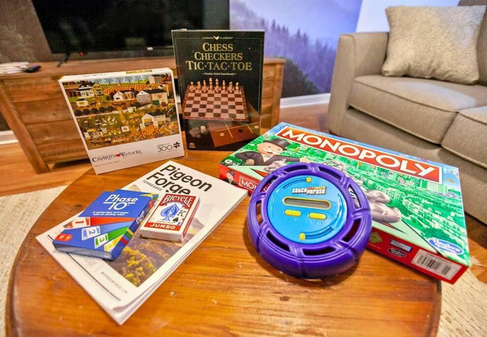 Willow Trace: Family Retreat, Hot Tub, Gaming! Pigeon Forge Eksteriør bilde